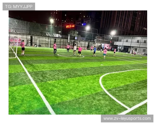 远射“星光闪耀”：足球场上的绝妙远射集锦，足球精彩远射视频