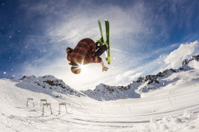 乐鱼体育在线登录-中国男篮大力提升三分线外进攻威胁，中国男篮 三分
