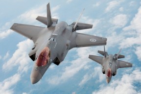 乐鱼体育app官方入口-“短柄墙球：高新区全民健身馆，快速决策与精准击球，谁能在瞬息间扭转战局？”