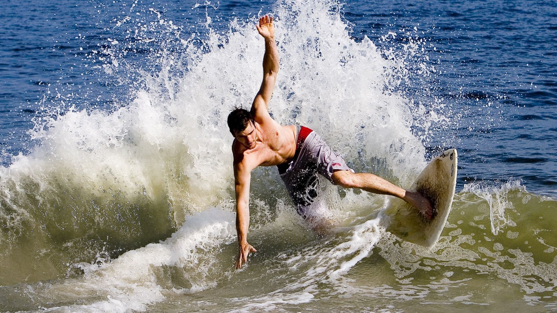 跨界合作打造篮球与娱乐融合新IP，跨界篮球中心